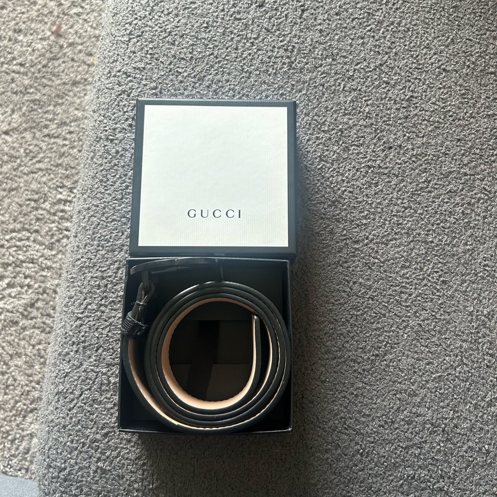 Black Gucci belt